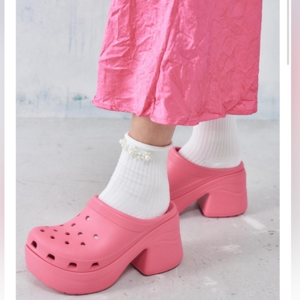 NWOT Crocs Classic Siren Platform Clogs Hyper Pink